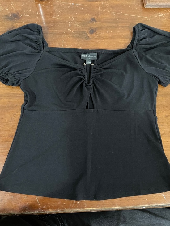 BOLD elements Tops - BOLD elements Black Ruched Keyhole Puff Sleeve Crop Top